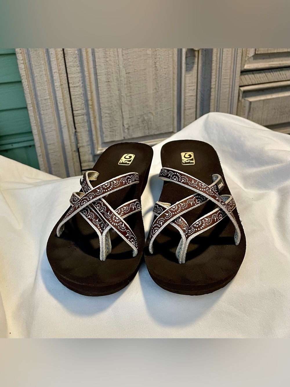 Teva Olowahu Strappy Beach Sandals - Women’s Size 8 - Brown - Lightweight/Slides
